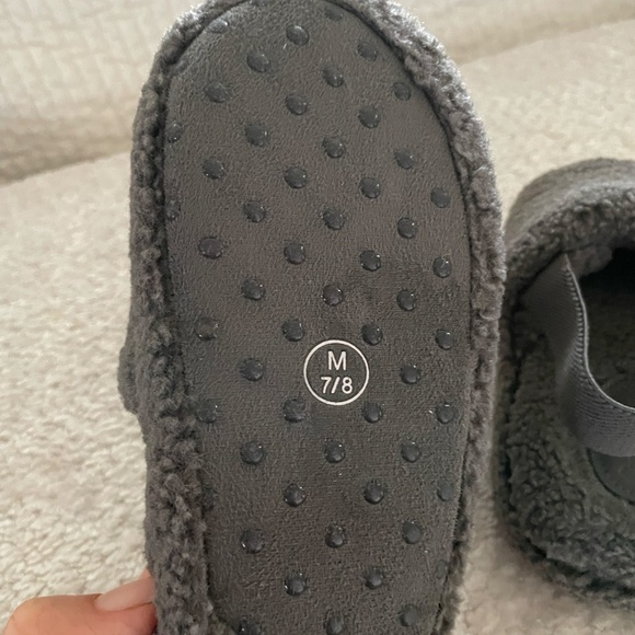 CAT & JACK ONE STRAP SHEARLING UNISEX SLIPPERS 7/8 - Picture 6 of 7